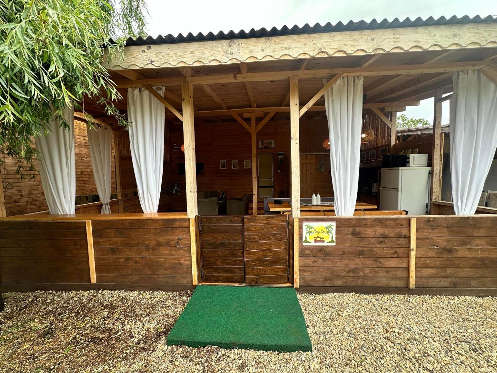 Cozyvan Каравана Под Наем Hotel โซโซโปล ภายนอก รูปภาพ